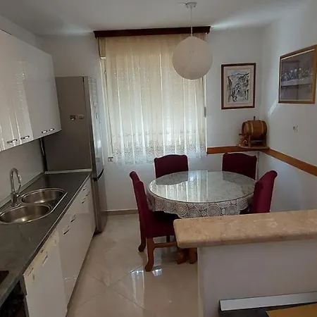 Apartment Lana *